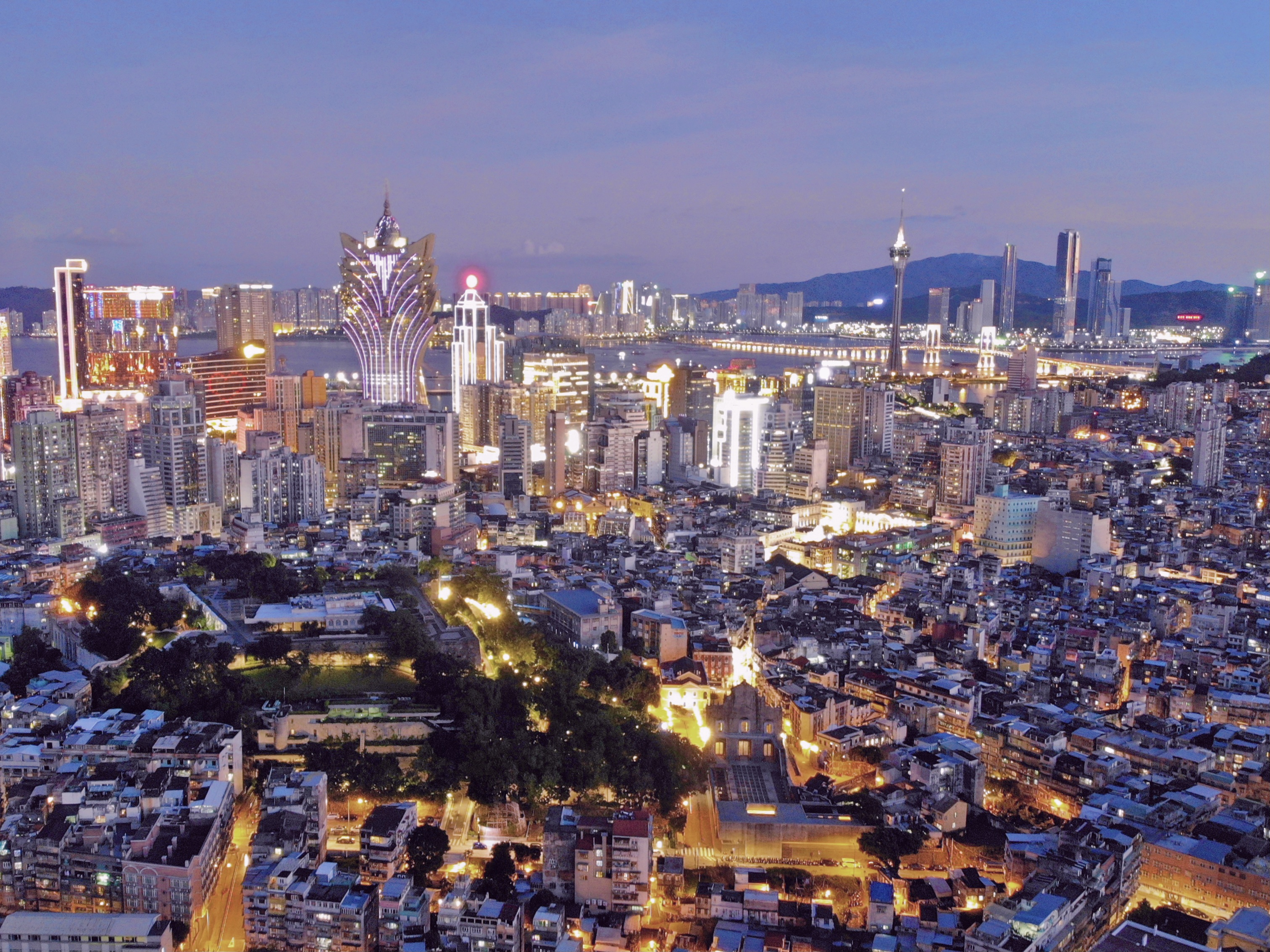 �ǥͲդG�����@�~�@���E��