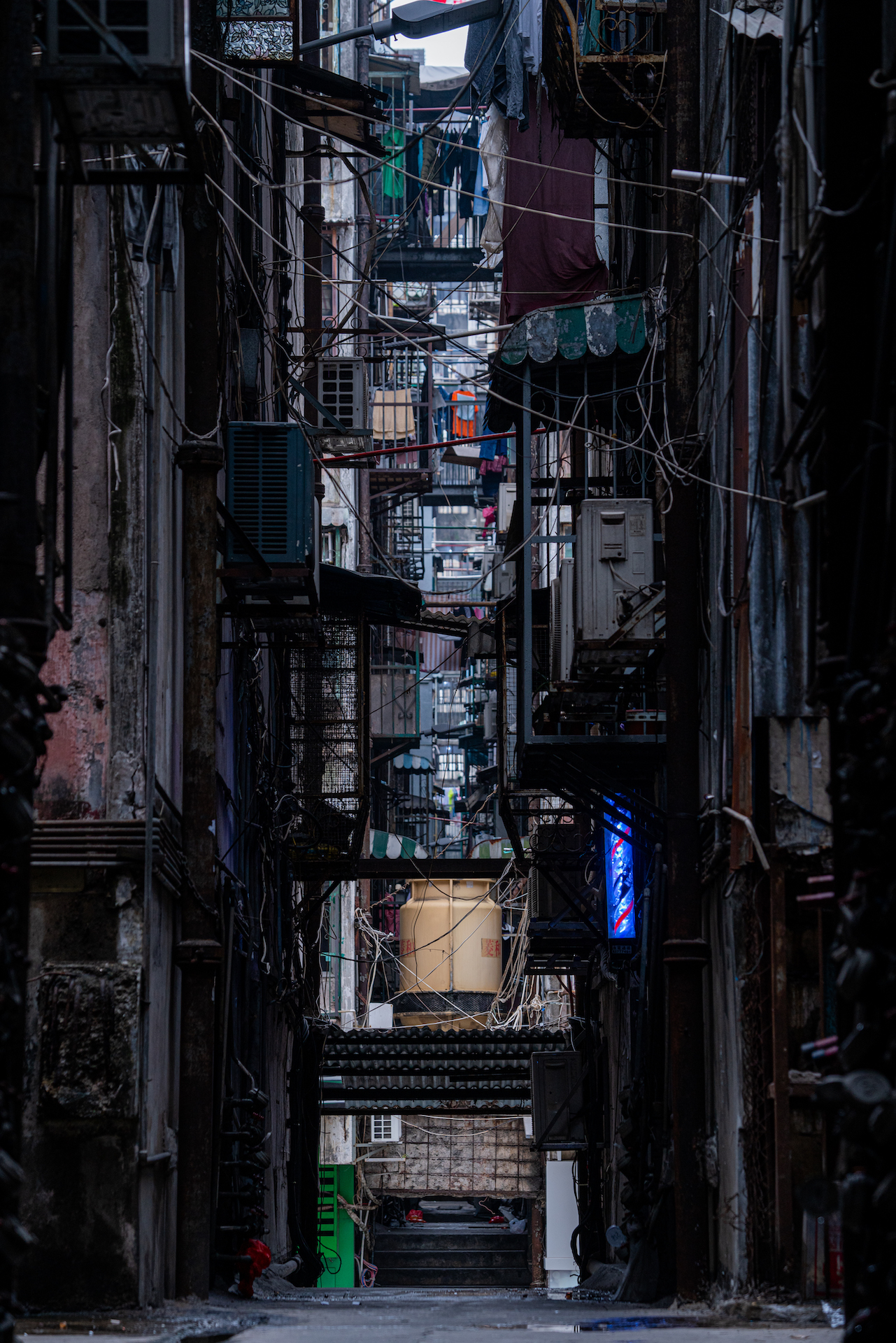 �����իa�x--��q�T�@�~