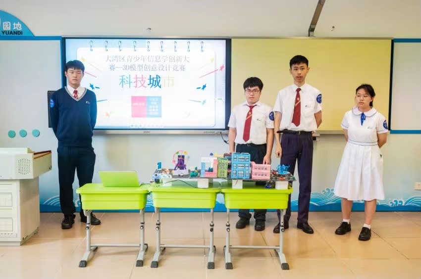 �ǥͦb�`�M�ɺt�ܵ��G