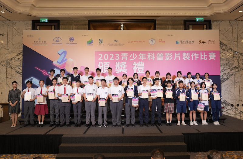 �����T����