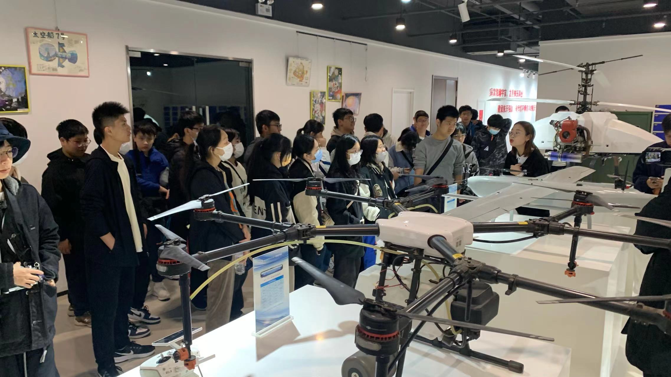 �{�ѵL�H����@