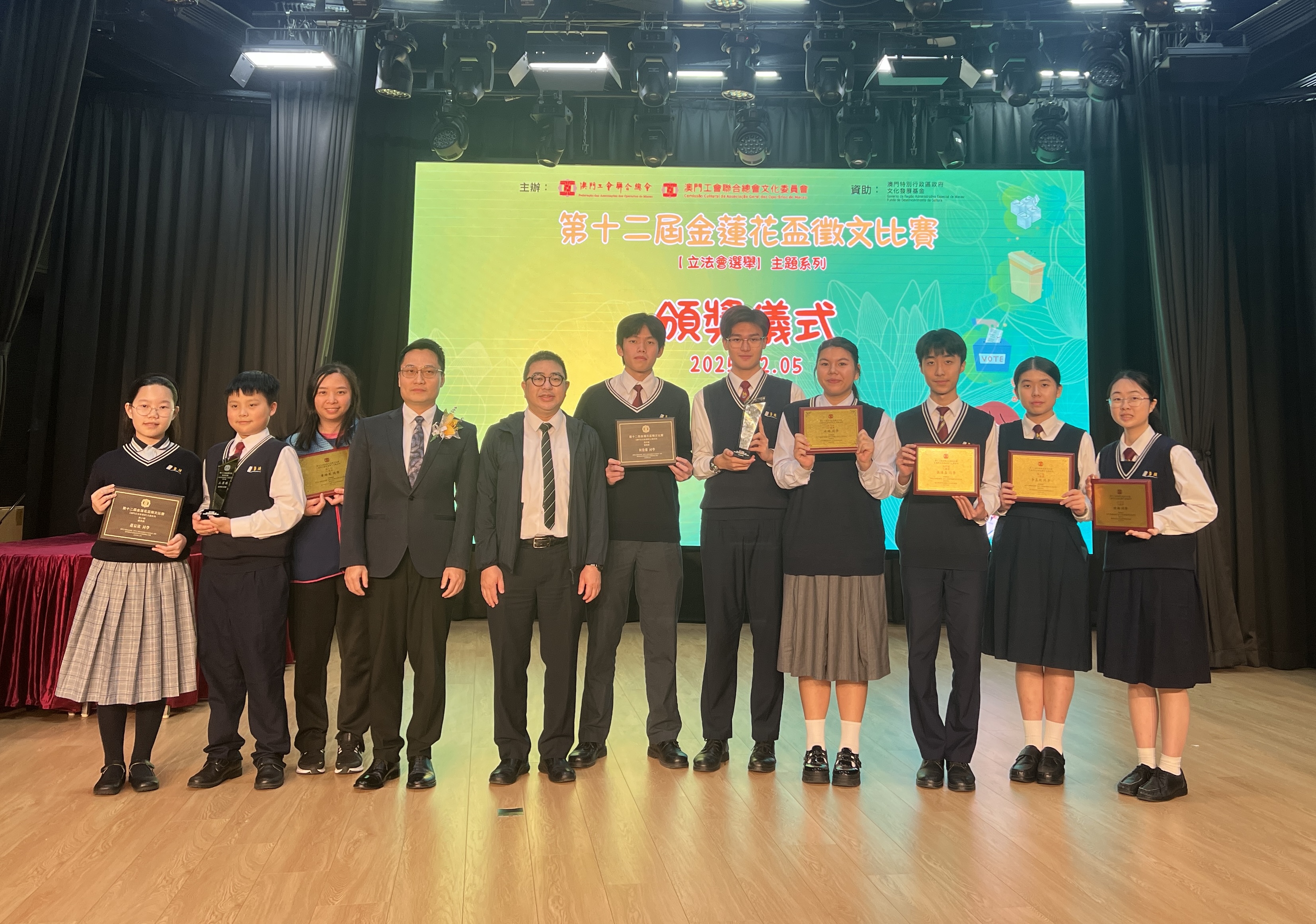 ����v�ͻP�u�p�`�|�Ʋz�ƪ��H����X��