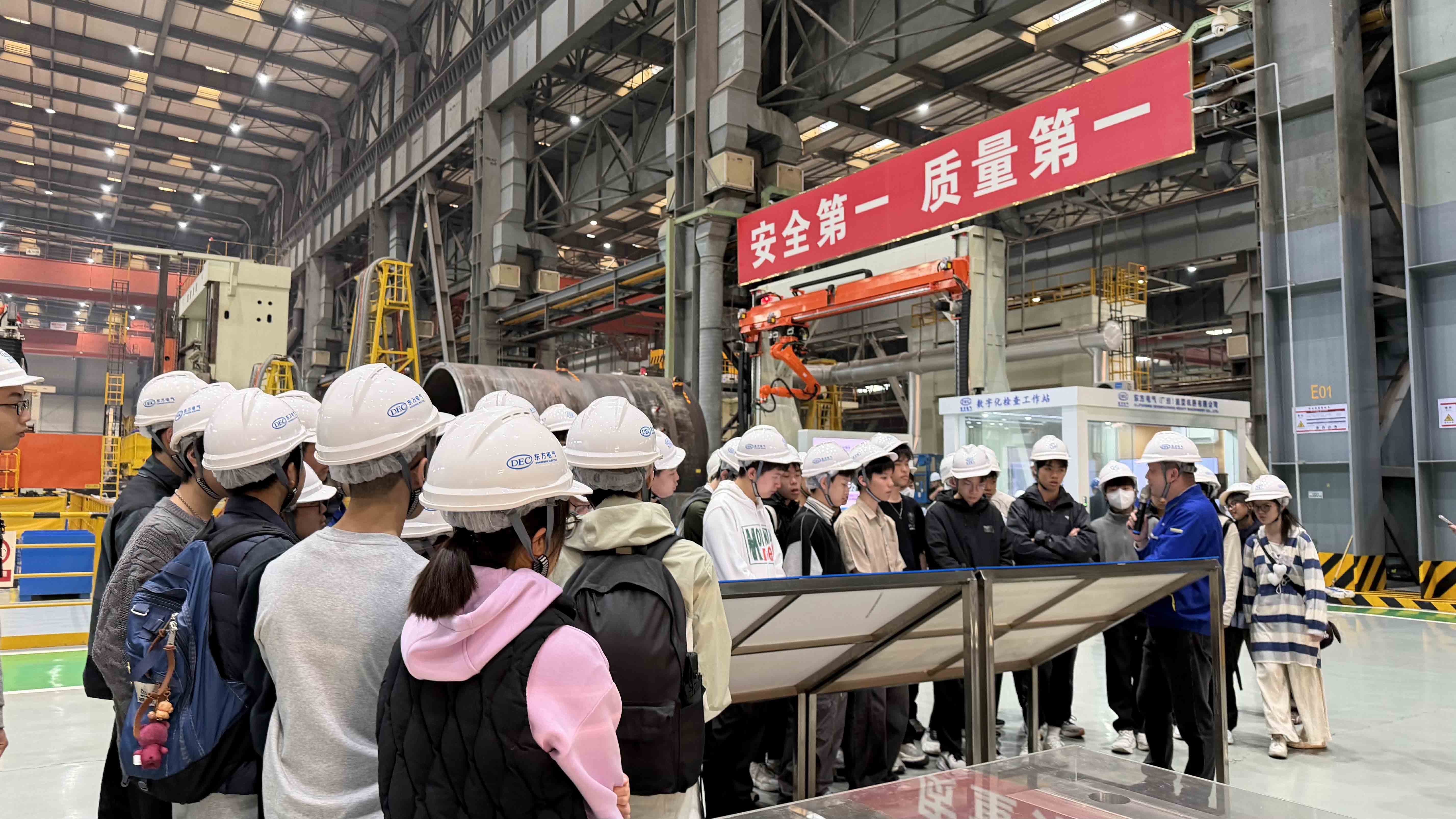 ���[�F�譫��